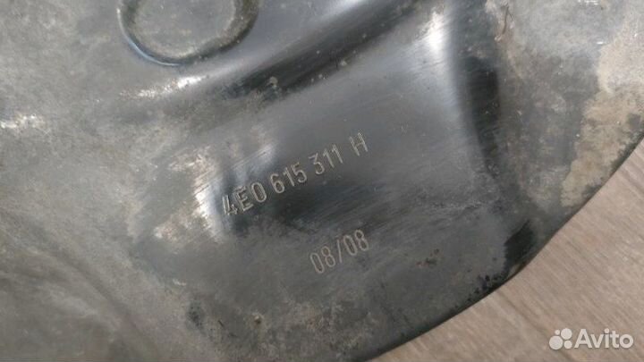 Пыльник тормозного диска передний левый Audi A8 D3