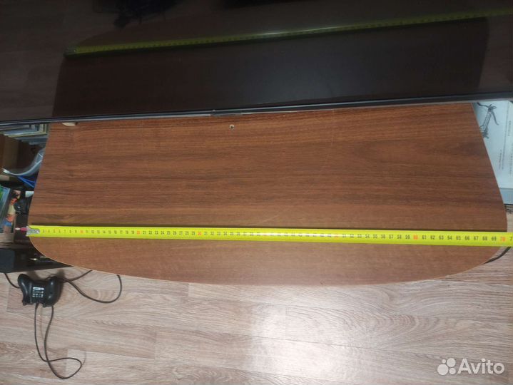 Тумба под телевизор со стеклянной дверцей