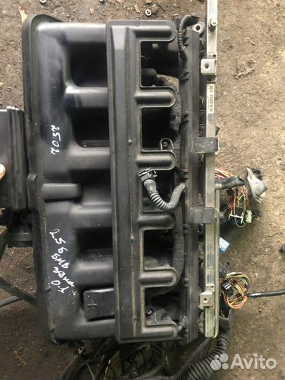 Впускной коллектор на BMW e39 2001г 2,5 бензин