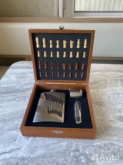 Подарочный набор шахматы фляга приборы
