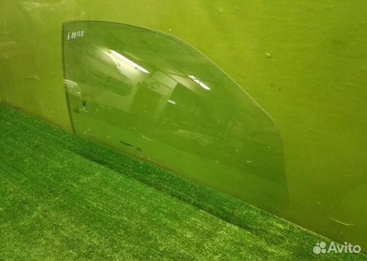 Стекло двери правое Bmw E88