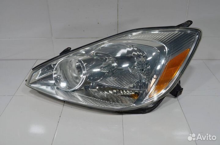 Фара левая Toyota Sienna 2 2003-2006