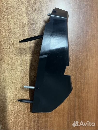 Кронштейн переднего бампера Dodge Challenger