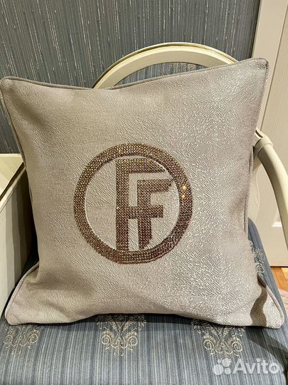 Инкрустация стразами