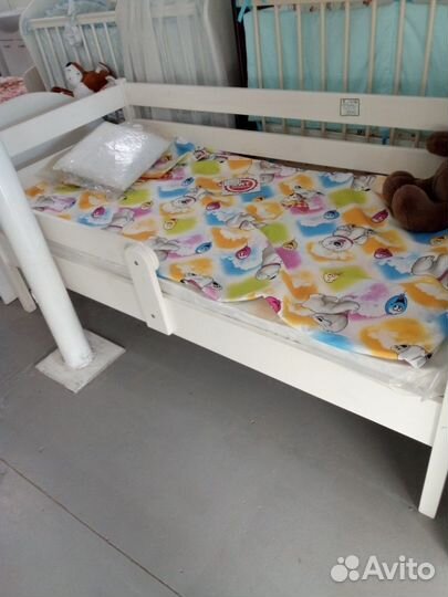 Кроватка одинарная Тахта 1700-800