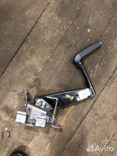 Рычаг стояночного тормоза Пежо 308 408