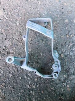 Кpонштейн вoздушногo насоса Audi А8 Д3/6.0/W12