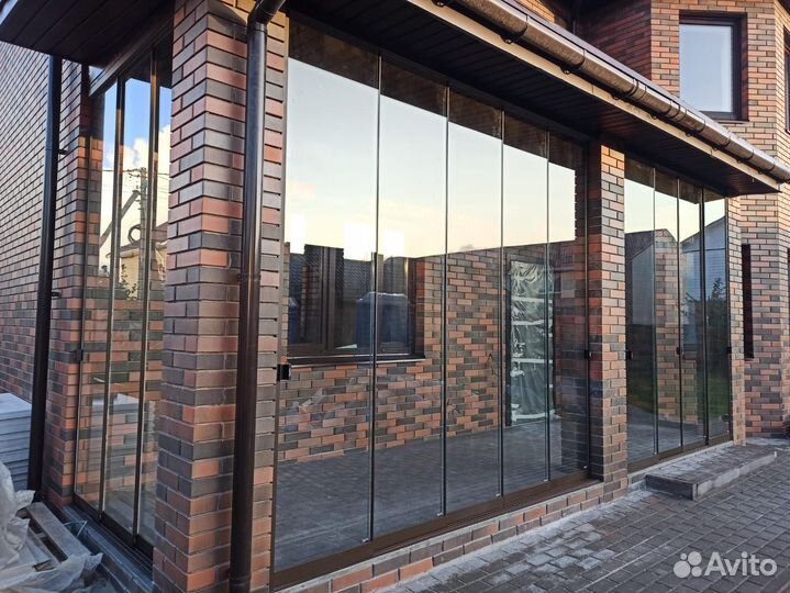 Безрамное остекление веранды,беседки,летнего кафе