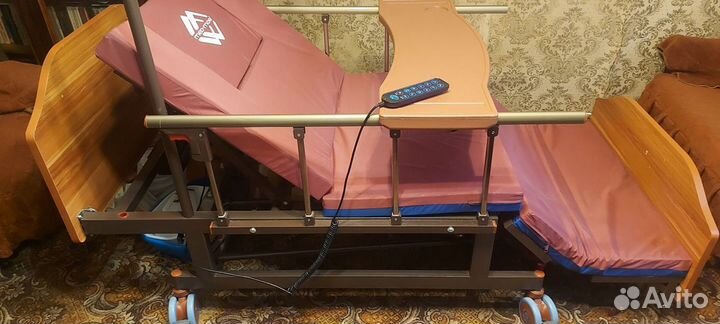 Медицинская кровать для лежачих с электроприводом