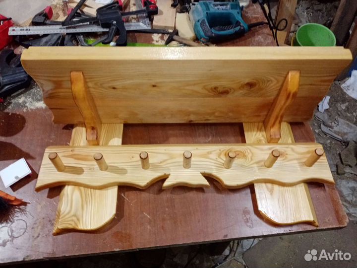 Полка-вешалка для бани, дачи, беседки