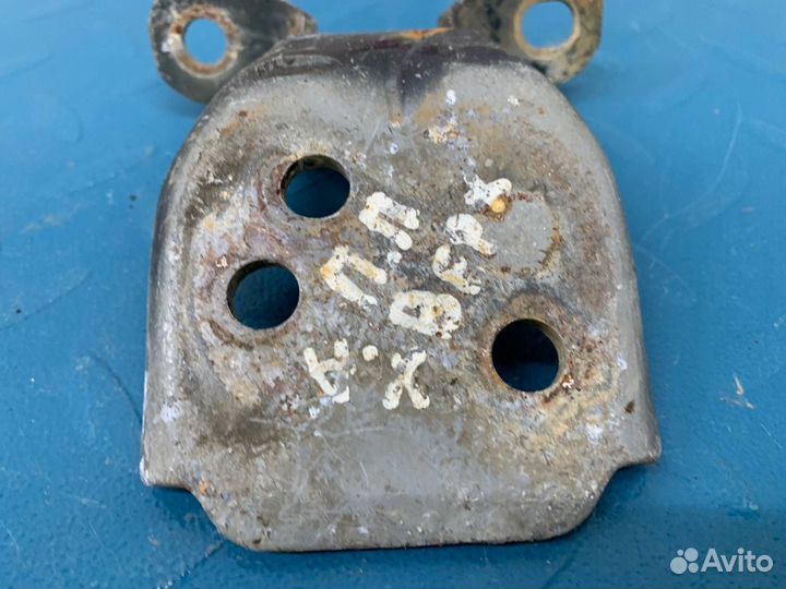 Б/У петля двери передний правый Hyundai Accent LC