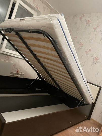 Кровать с матрасом 140*200