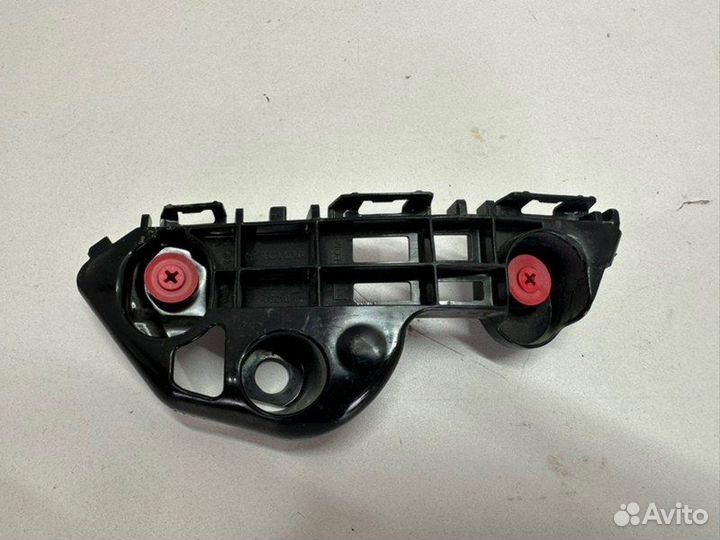 Кронштейн бампера передний левый Toyota Camry