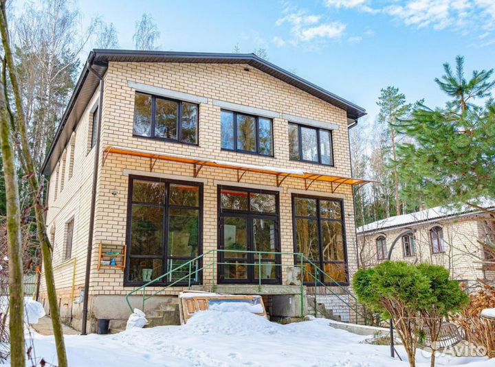 Пластиковые окан и двери