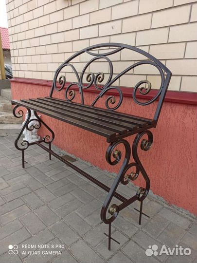 Скамейка и столик