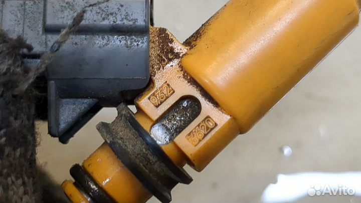 Форсунка топливная Subaru Forester (S10)