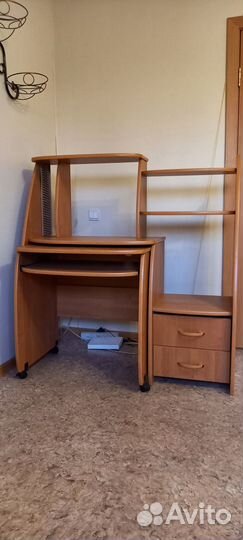 Продам компьютерный стол