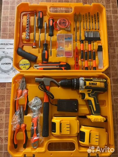 Шуруповерт DeWalt 26V c наборои инструментов