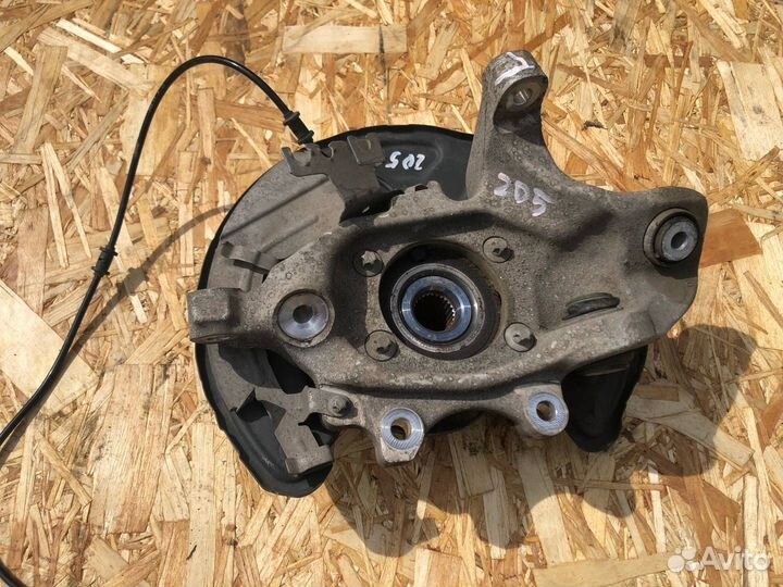 Кулак задний левый Mercedes-Benz C-Класс