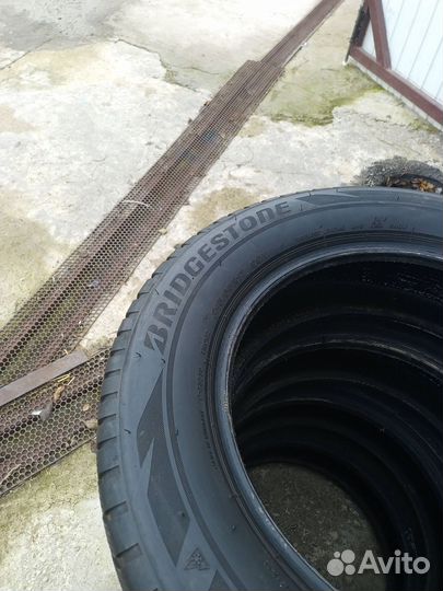 Bridgestone Blizzak LM-001 215/60 R17 99H