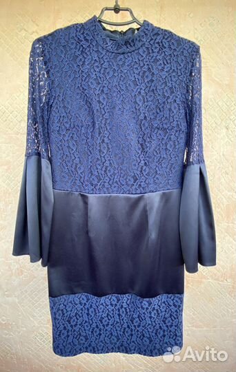 Комплект женских вещей (платья)