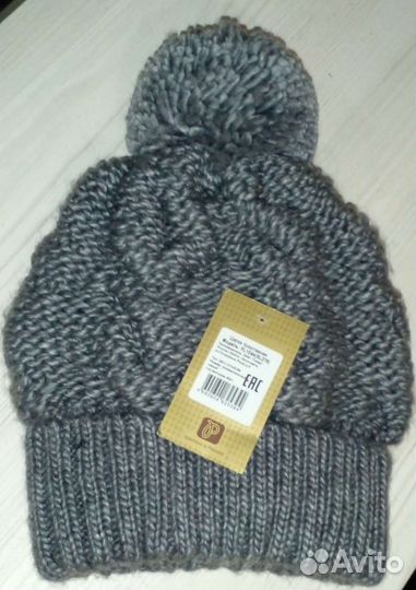 Шапка женская вязаная с помпоном