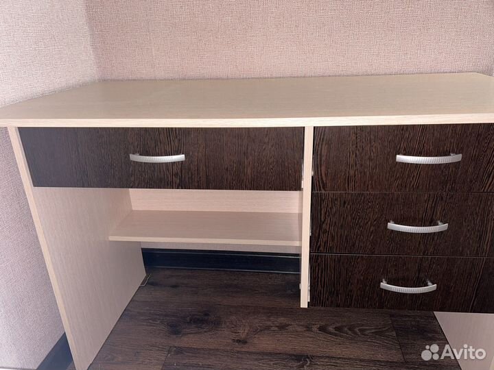 Письменный стол