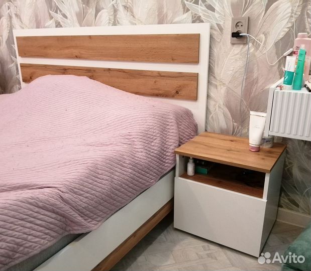 Тумба прикроватная