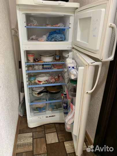 Холодильник бу indesit