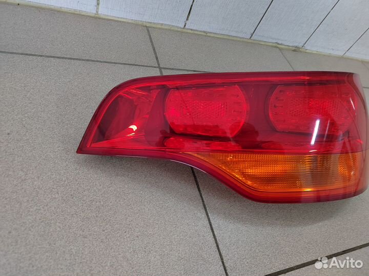 Фонарь задний правый Audi Q7 4L 4L0945094