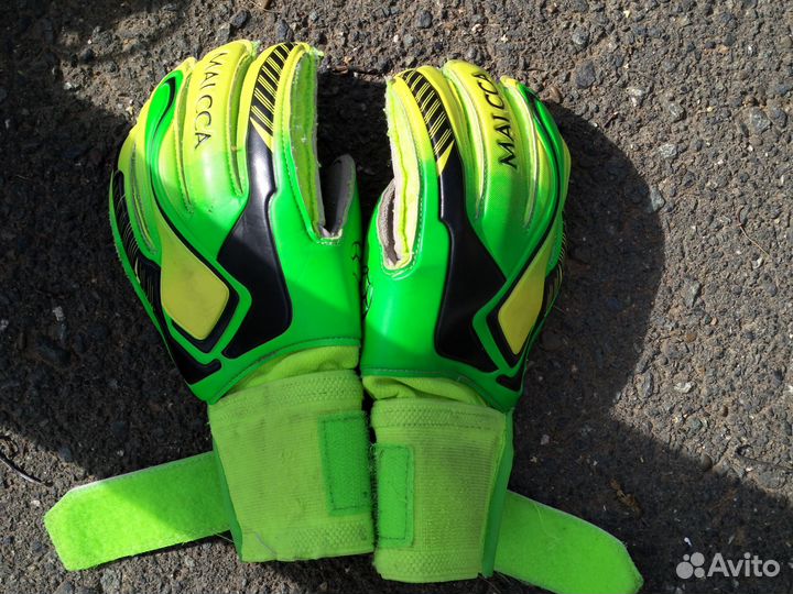 Вратарские перчатки