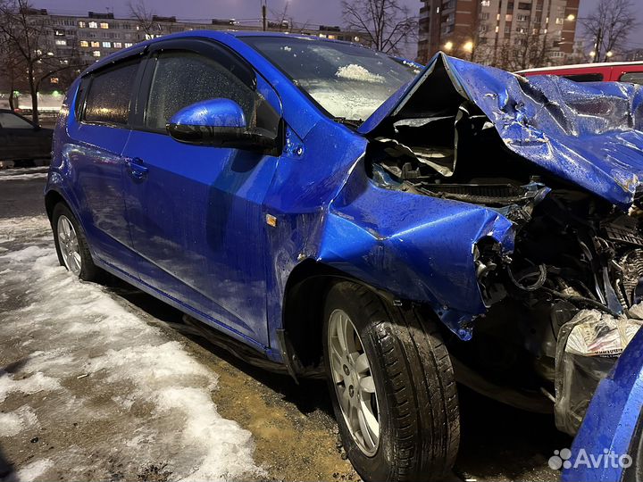Chevrolet Aveo 1.6 AT, 2012, битый, 140 000 км