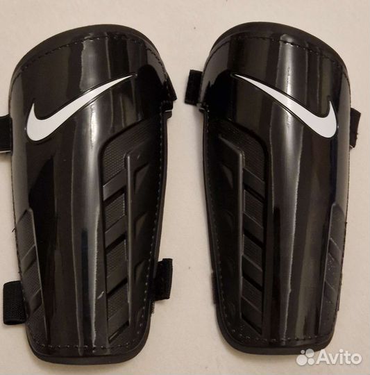 Футбольные щитки Nike