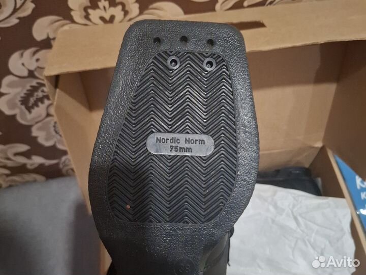 Ботинки лыжные N75