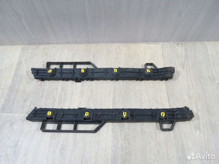 Кронштейн заднего бампера правый Kia Rio 4