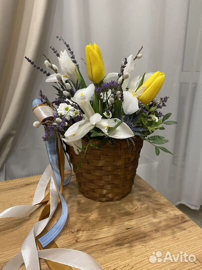 Тюльпаны ирисы композиция