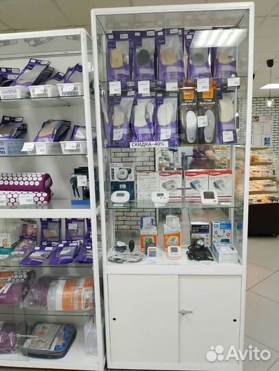 Продам витрины стеллажи