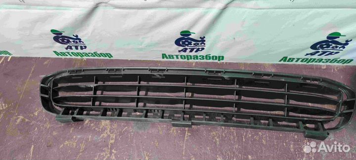 Решетка в бампер нижняя Toyota Camry V40