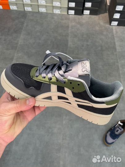 Кроссовки asics