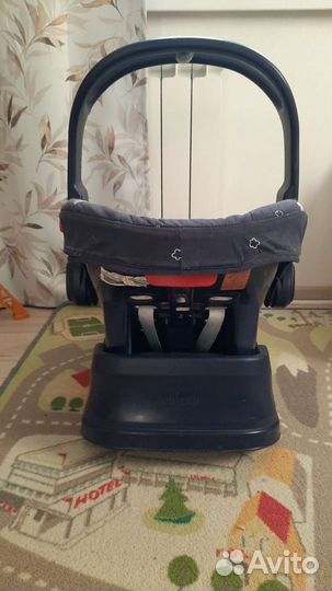 Автолюлька chicco с базой