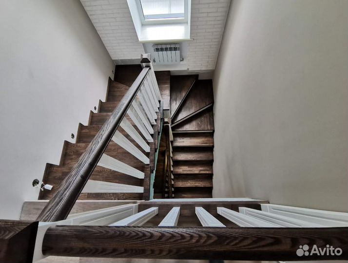 Лестница на второй этаж. Под ключ