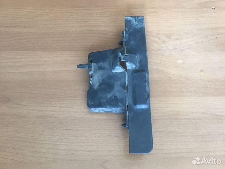 Кронштейн радиатора передний Renault Logan 2014