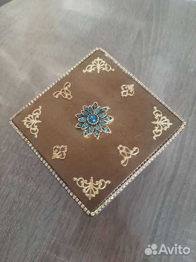 Деревянная шкатулка для украшений