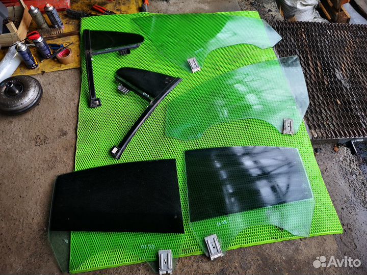 Стекло двери боковой для VW Passat CC 08-17