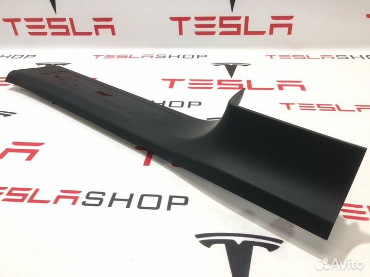 Накладка дверного порога Tesla Model X рест. 2022