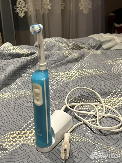 Электрическая зубная щетка braun oral b
