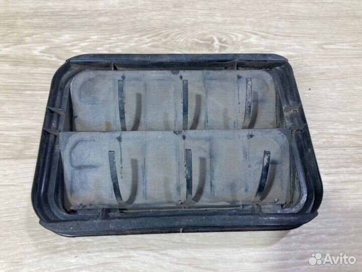 Решетка вентиляционная задняя правая Renault