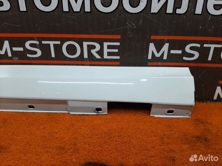 Накладка на порог левая Mercedes-Benz C-Class W204