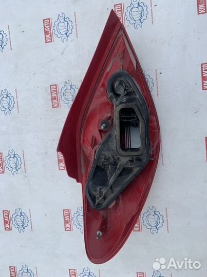Фонарь правый Peugeot 207