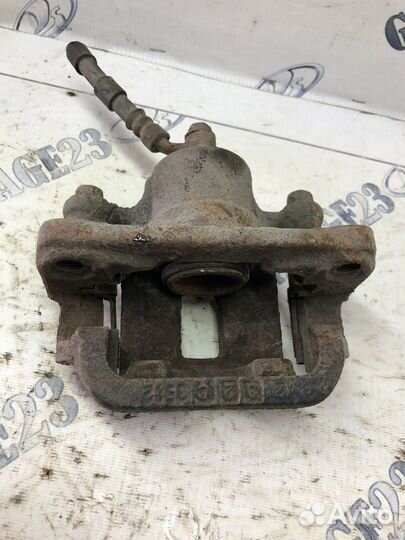 Суппорт задний правый Nissan Murano z50